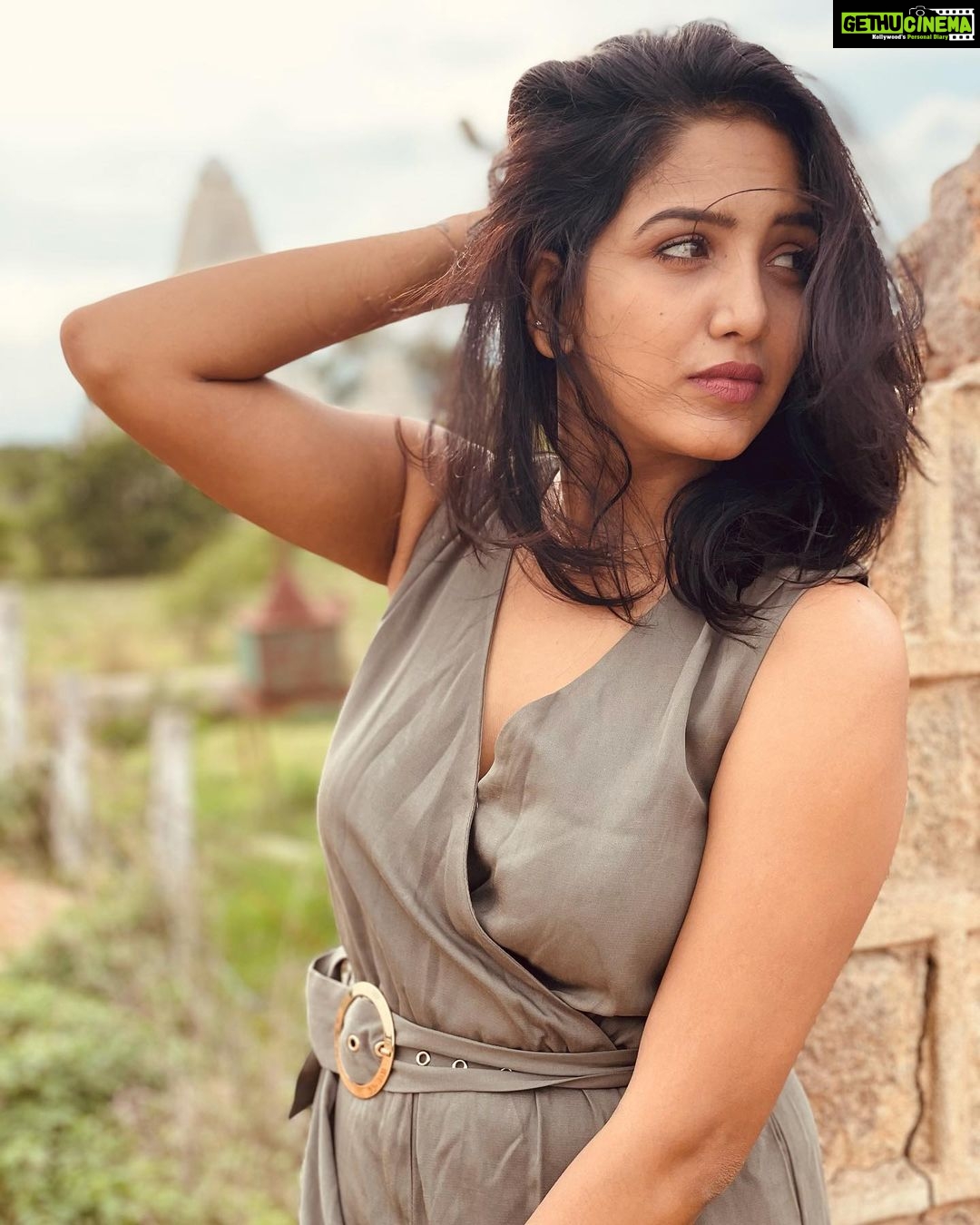 Pavani Reddy Instagram - Look Good 😍 Feel Good 🥰 Do Good 😇 PC : @anu_anushachowdary #biggbosstamil #vijaytelevision #disneyhotstar #pavanireddy #pavni #dogood #feelgood #look #good #happy