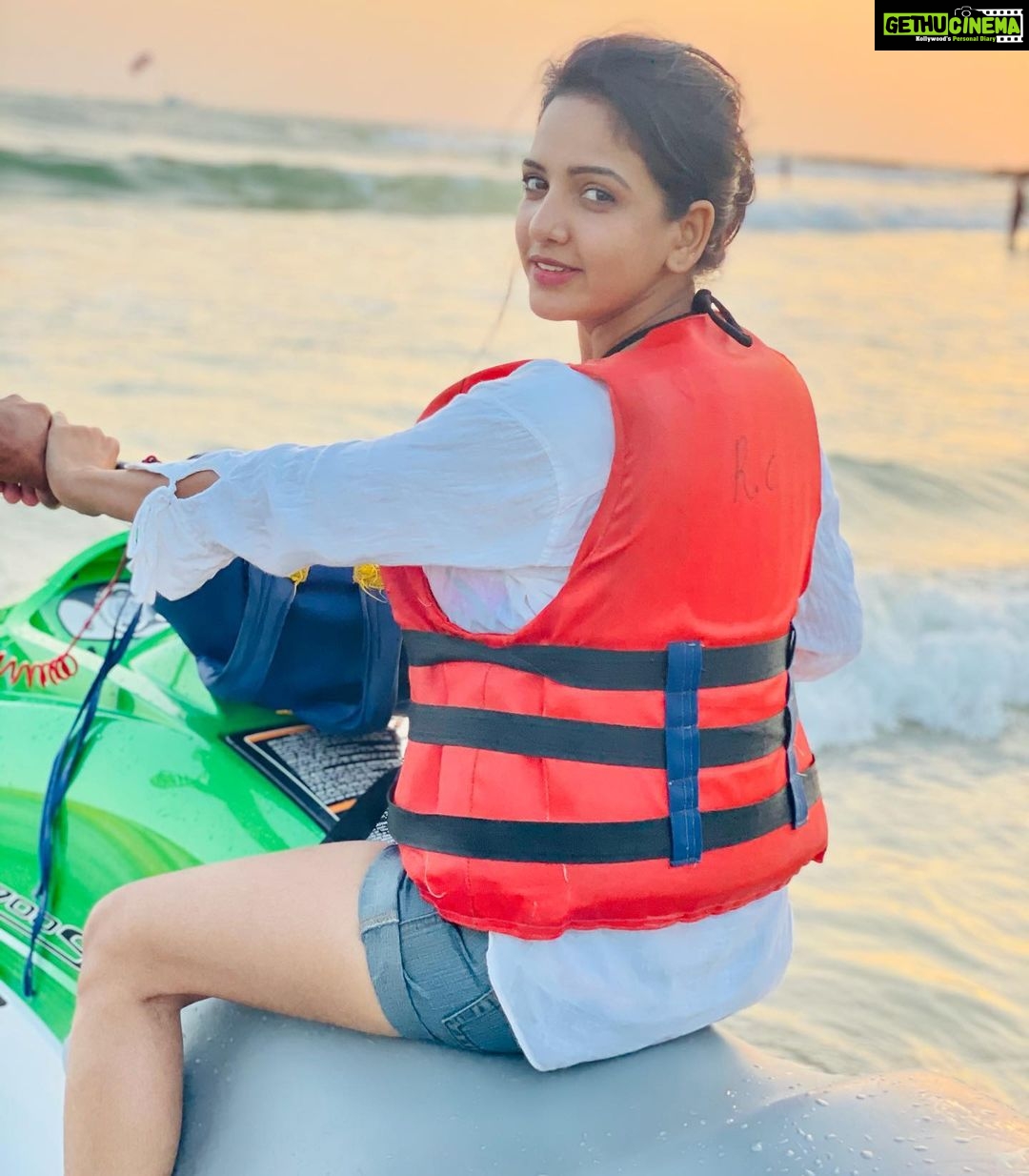Pavani Reddy Instagram - ʟɪꜰᴇ ᴀɪɴ'ᴛ ᴀʟᴡᴀʏꜱ ʙᴇᴀᴜᴛɪꜰᴜʟ, ʙᴜᴛ ɪᴛ'ꜱ ᴀ ʙᴇᴀᴜᴛɪꜰᴜʟ ʀɪᴅᴇ 😎❤️ PC : @anu_anushachowdary #biggbosstamil #vijaytv #pavanireddy #biggboss #tamil #disney #hotstar #pavni #beautiful #ride #positivevibes