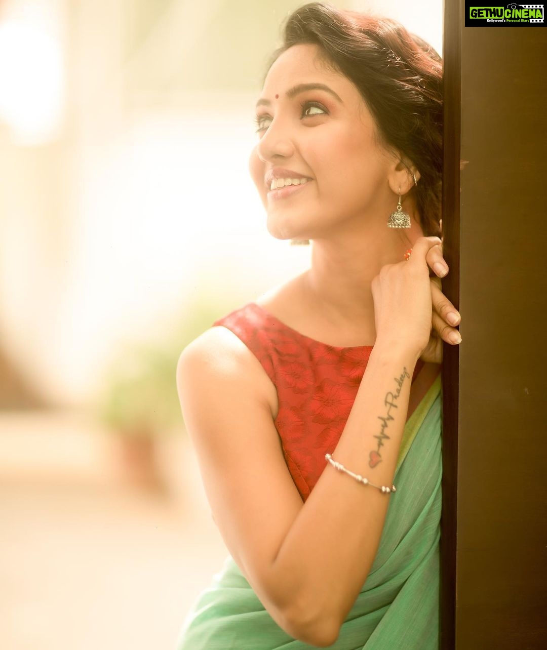 Pavani Reddy Instagram - ❤️🥰❤️ Costumes - @ivalinmabia Photographer - @camerasenthil Makeup - @anjusartistry Shoot organized by @rrajeshananda #biggboss #tamil #bb5 #pavanireddy #pavni #starvijay #disney #hotstar #pictureoftheday #smile #peace #happy