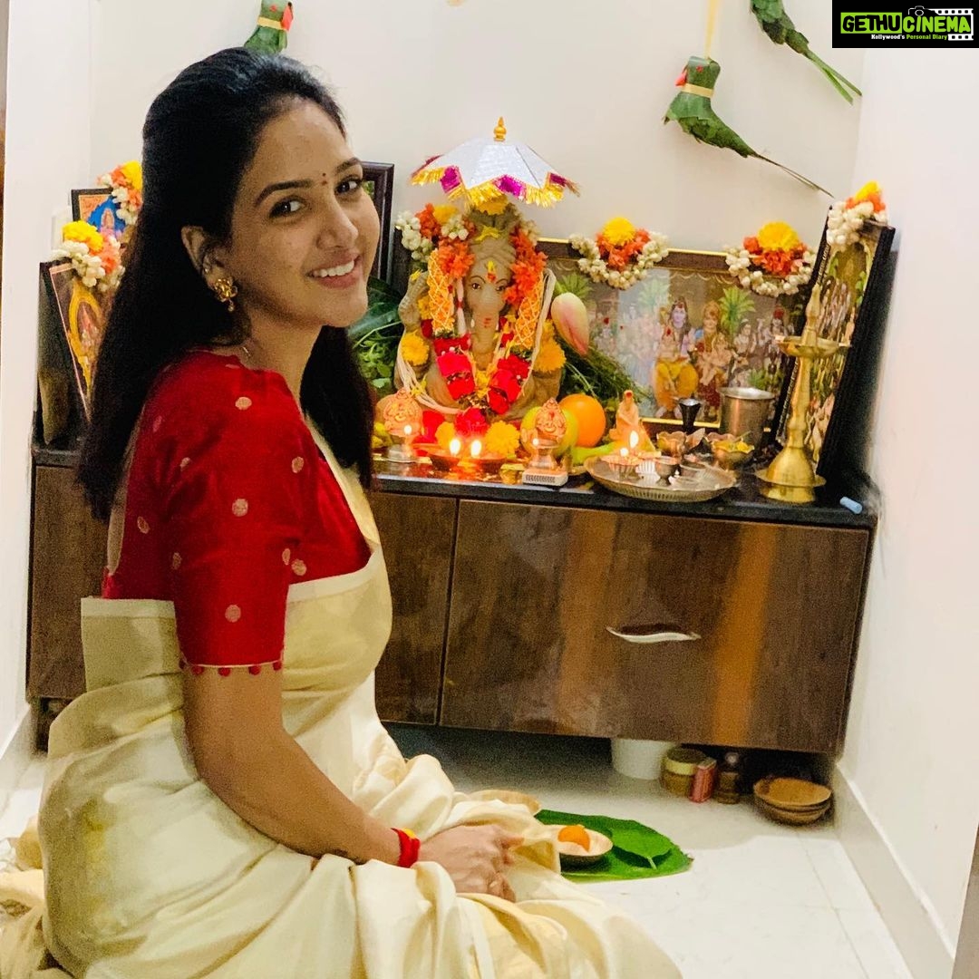Pavani Reddy Instagram - Ganapathi Bappa Moryaππ»π May the mentor, protector & remover of obstacles enlighten your lives π #ganesha #festival #happy #peace
