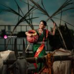 Pavani Reddy Instagram - Wishing you A very happy Pongal and happy Makara Sankranthi to you Lens: @zerogravityphotography Mua: @mua_vijisharath Location: @ajgardens_ Decor: @vermilliondecors Costumes: @diadembridalchennai Blouse: @ishithaa_design_house Jewels: @bronzerbridaljewellery