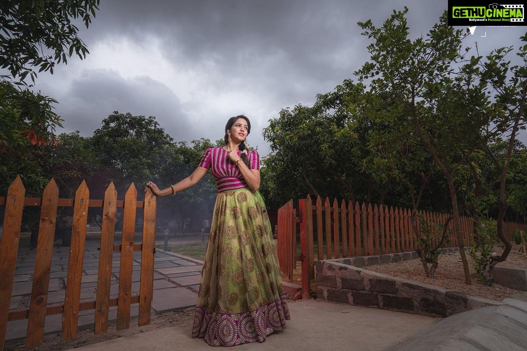 Pavani Reddy Instagram - Love for traditional ❤️❤️ PC : @visioneye_photography MUA : @poonamsbakshi Hair : @chinnahair_stylist Jewellery : @ratnagarba_jewellers_siriisha Dress Courtesy : @firstfragrance_designerstore Location : @mangowoodsserenity #traditional #love #photoshoot #style #photography #happy Umbrellastays
