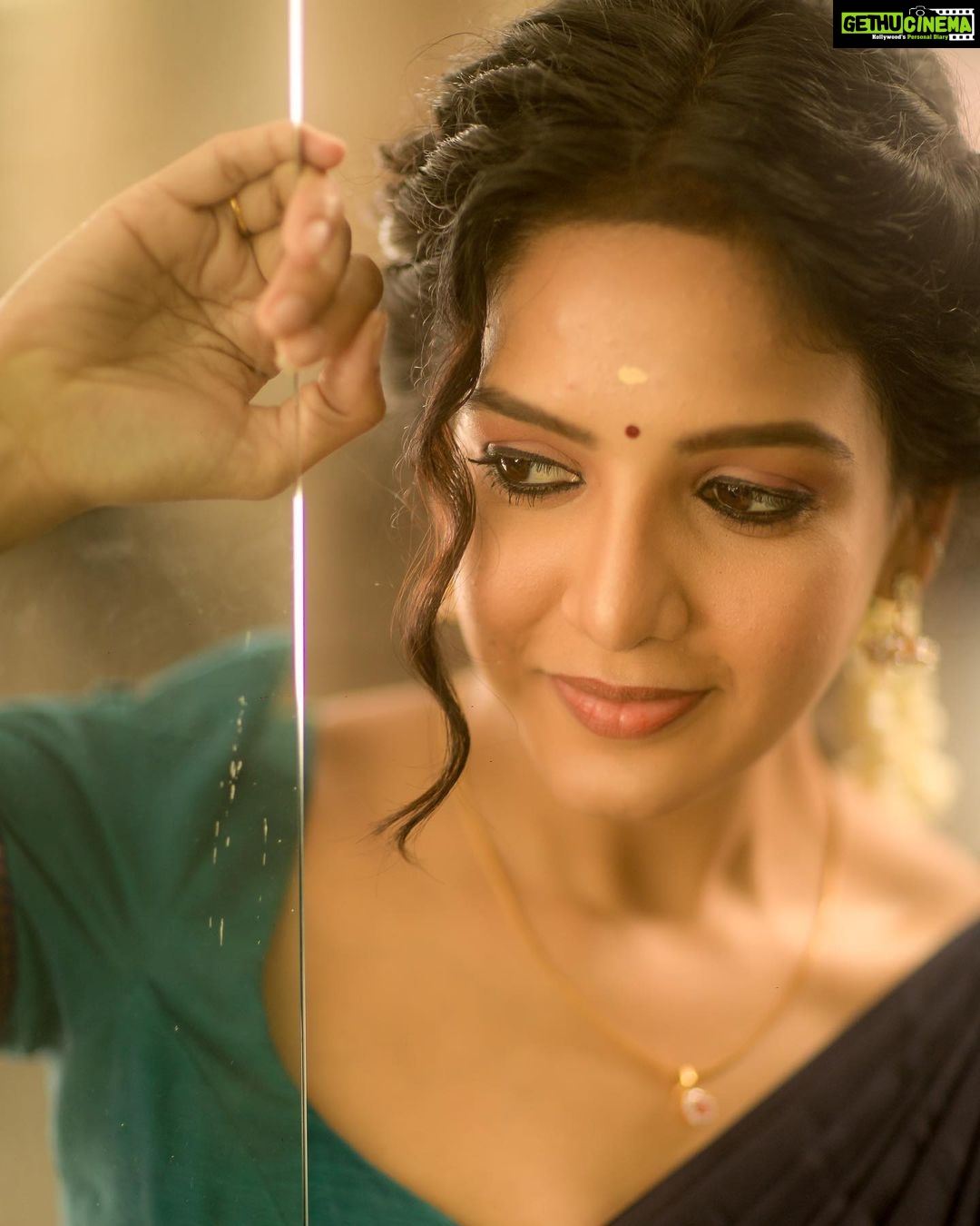 Pavani Reddy Instagram - 😊➡️ 📸 @camerasenthil 🥻 @ivalinmabia MUA @anjusartistry Shoot organised by @rrajeshananda
