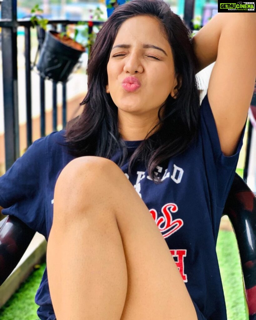 Pavani Reddy Instagram - Casual me 😎✌😗😗 PC : @anu_anushachowdary 😎 #picoftheday #cute #love #casual #me #sunset #positivevibes #happy #smile #live #laugh #instagood #hyderabad #chennai #fashionista #style
