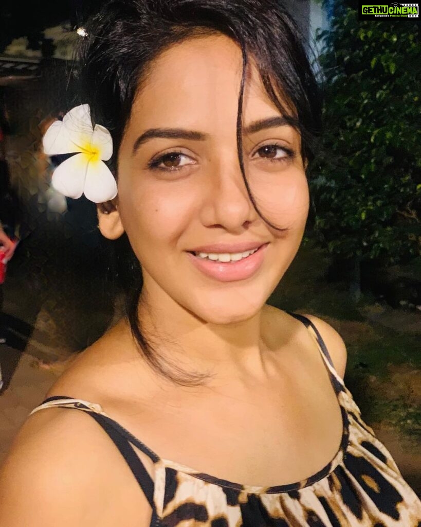 Pavani Reddy Instagram - Everyone smiles in the same language 😁🤩😍 PC : @anu_anushachowdary 😄 #smile #happy #picoftheday #laugh #love #flowers #goa #trip #work #mode #cute #hyderabad #positivevibes #me