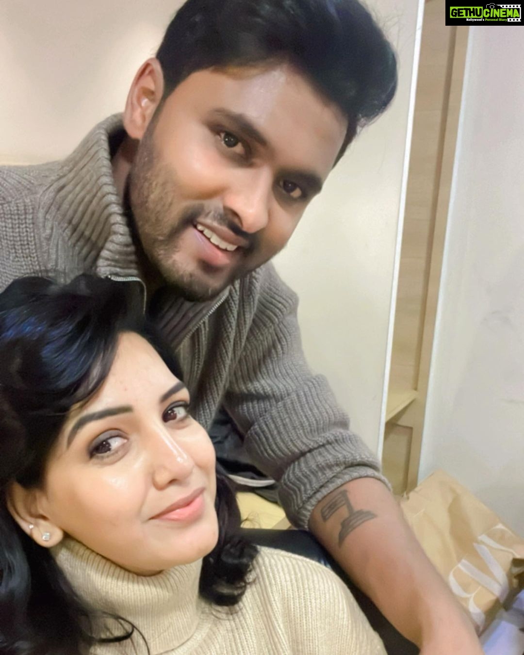 Pavani Reddy - 213.3K Likes - It’s been a year knowing you and loving it sooo much thanks for making my life even more beautiful love you to moon and back
@amir__ads
#love #love #and #only #love