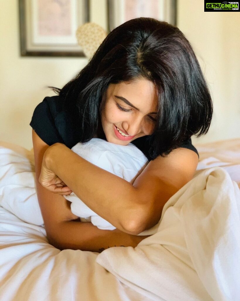 Pavani Reddy Instagram - 💕 PC : @anu_anushachowdary 🤗 #happy #me #smile #love #being #me #picoftheday #picture #live #laugh #instagram #instagood Old Kent Estates & Spa