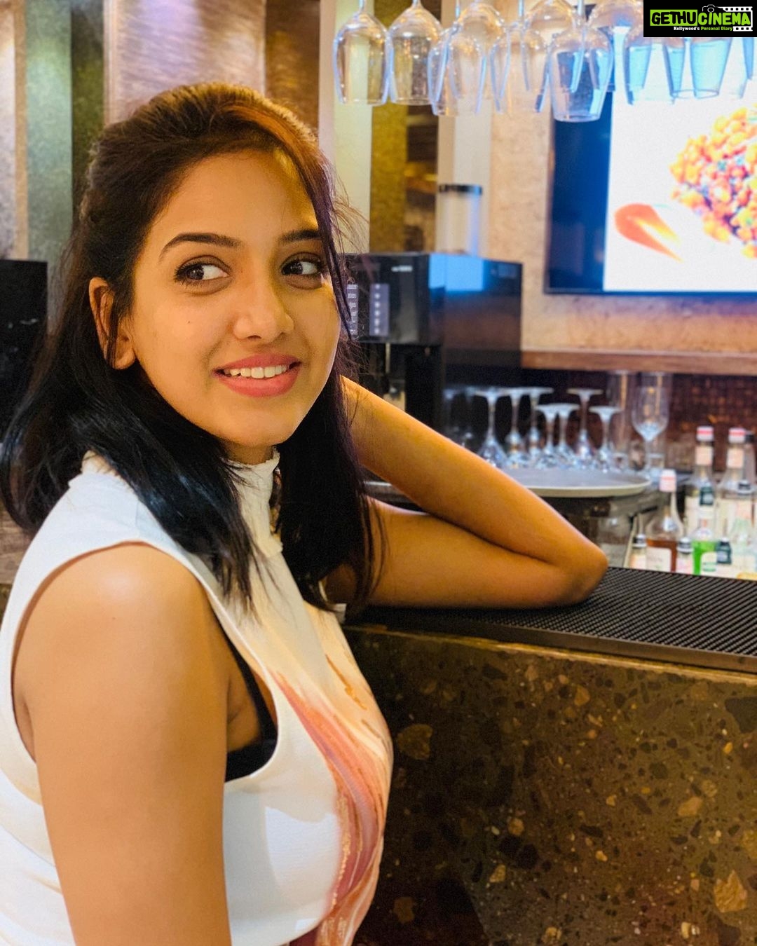 Pavani Reddy Instagram - Beautifully broken 🥰❤️ Swipe left 👈🏻👈🏻 PC : @anu_anushachowdary 😍 #love #picoftheday #positivevibes #beautiful #happy #smile #instagood