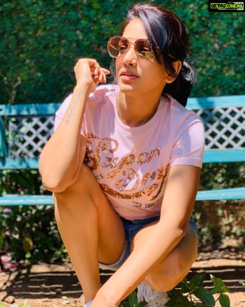 Pavani Reddy Instagram - 😎🤟🏻 PC : @anu_anushachowdary 😍 #womensday #boss #lady #selflove #positivevibes #happy #me #love #life #smile #laugh
