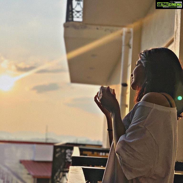 Pavani Reddy Instagram - Peace inside is really what matters 😊😎🥰 PC : @anu_anushachowdary 😍 #peace #happy #cute #morning #love #laugh #pictureoftheday #picoftheday #fashion #instagood