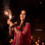 Pavani Reddy Instagram - Wishing you all a very happy and safe Diwali Lens: @zerogravityphotography Location: @ajgardens_ MUA: @mua_vijisharath Garment: @diadembridalchennai Jewels: @bronzerbridaljewellery #pavnians #pavmir #diwali #lighting