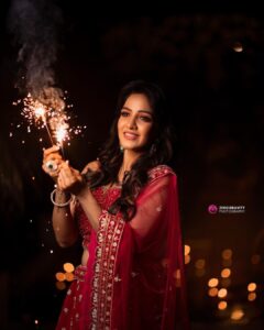 Pavani Reddy Instagram - Wishing you all a very happy and safe Diwali 
Lens: @zerogravityphotography 
Location: @ajgardens_ 
MUA: @mua_vijisharath
Garment: @diadembridalchennai 
Jewels: @bronzerbridaljewellery 
#pavnians #pavmir #diwali #lighting