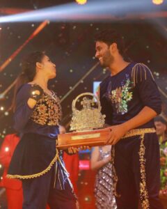 Pavani Reddy Instagram - And yeah  finally we WON woooooowwwwww 💃🏾💃🏾💃🏾all thanks to @vijaytelevision @pradeepmilroy  @jegannath_  @vivek_gilbert @joshua_preetham @meramyakrishnan @dancersatz  @priyankapdeshpande
 And @sunilkarthik_sk  thanks for making me look gorgeous every time with the beautiful costumes love you 😘
A special thanks to @essensemakeup  for making me look even more beautiful. lovey work done by you  darling. 
And to my people, who believed in me and pushed me to this, without your encouragement i would have never reached here lots of love to you guys😘😘. 
And @amir__ads  master no words, dancing was only a big challenge for me and that too stepping on a competition show, was even more scary thing, but you proved that you are the best master, who knew how to make a non dancer dance and make her win. I know this was the biggest task for you. And this was a wonderful journey,  I would cherish every moment of this ever. got to know you more, learnt so many new things from you, your such  a beautiful person inside out, mmm  time just flew away like that.  You have been a great master, great supporting dance partner, best friend. So now shall we begin our life journey together 🙈 and b my best life partner too waiting for that day Mr @amir__ads will you be mine forever and ever  I LOVE YOU 🥰🥰