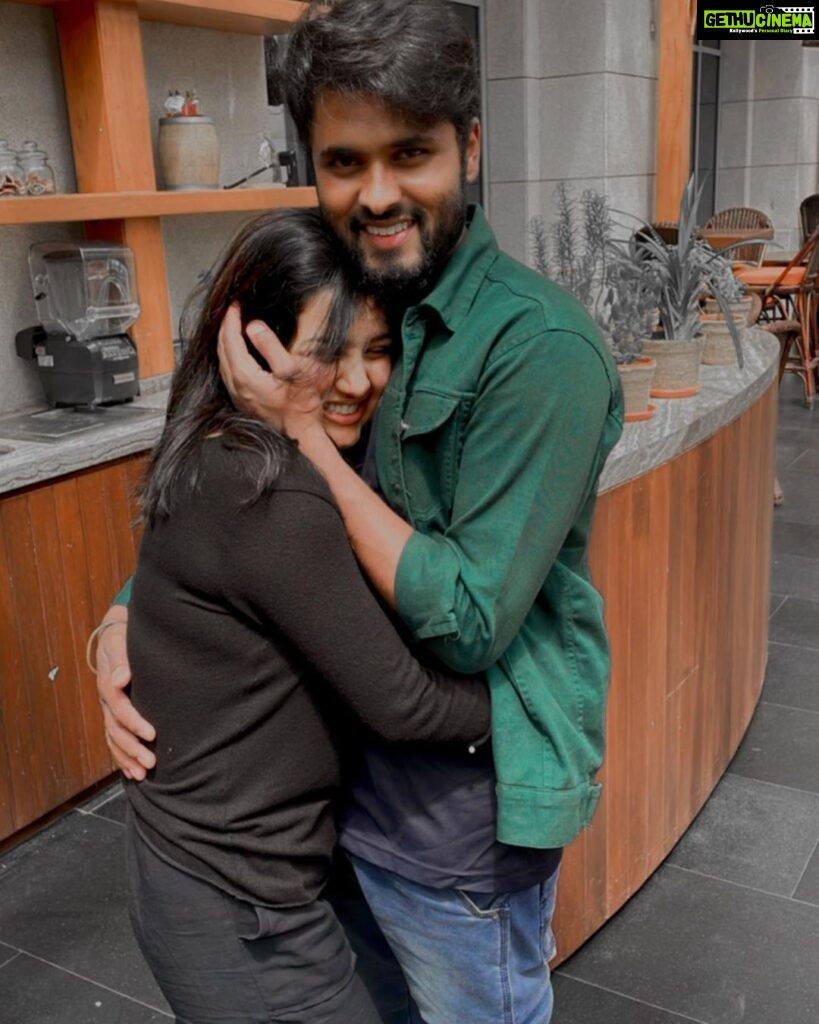 Pavani Reddy Instagram - Really blessed to have person like you who only knows to spread happiness in others life and wish only good for others,the amount of love and care that I receive from you hope you get everything on this earth that makes you happy stay blessed. thanks for being in my good and bad loving every moment being with you, a man with golden heart Iam falling short of words want to say so many thing but Iam very bad at it love you da happy birthday @amir__ads #happybirthday