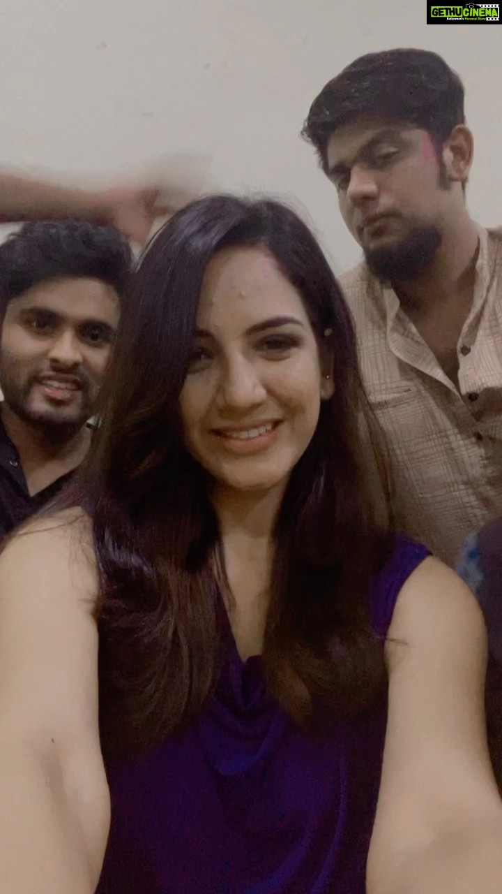Pavani Reddy Instagram - Finding friends with the same mental disorder! Is priceless Missing u @mathu265 @abishek_raaja @priyankapdeshpande @amir__ads #craziness #friendship #🤞