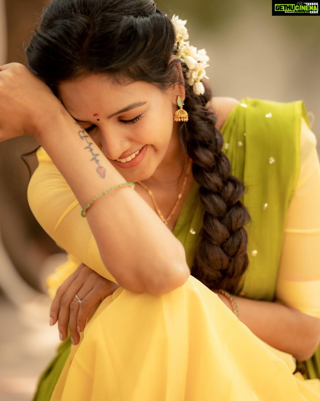 Pavani Reddy Instagram - May this New Year bring you a life, that is Successful, abundant, prosperous and contenting. HAPPY UGADI 📸: @camerasenthil Artist - @pavani9_reddy Costumes - @ivalinmabia Makeup - @yuvas_makeover Hair - @mani_stylist_ Shoot Organized by @rrajeshananda