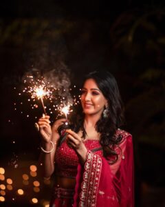 Pavani Reddy Instagram - Wishing you all a very happy and safe Diwali 
Lens: @zerogravityphotography 
Location: @ajgardens_ 
MUA: @mua_vijisharath
Garment: @diadembridalchennai 
Jewels: @bronzerbridaljewellery 
#pavnians #pavmir #diwali #lighting