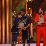 Pavani Reddy Instagram - And yeah finally we WON woooooowwwwww 💃🏾💃🏾💃🏾all thanks to @vijaytelevision @pradeepmilroy @jegannath_ @vivek_gilbert @joshua_preetham @meramyakrishnan @dancersatz @priyankapdeshpande And @sunilkarthik_sk thanks for making me look gorgeous every time with the beautiful costumes love you 😘 A special thanks to @essensemakeup for making me look even more beautiful. lovey work done by you darling. And to my people, who believed in me and pushed me to this, without your encouragement i would have never reached here lots of love to you guys😘😘. And @amir__ads master no words, dancing was only a big challenge for me and that too stepping on a competition show, was even more scary thing, but you proved that you are the best master, who knew how to make a non dancer dance and make her win. I know this was the biggest task for you. And this was a wonderful journey, I would cherish every moment of this ever. got to know you more, learnt so many new things from you, your such a beautiful person inside out, mmm time just flew away like that. You have been a great master, great supporting dance partner, best friend. So now shall we begin our life journey together 🙈 and b my best life partner too waiting for that day Mr @amir__ads will you be mine forever and ever I LOVE YOU 🥰🥰