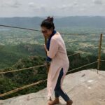 Pavithra Janani Instagram - Unplanned trips r the best ☺️❤️🧿 @tharsika_tharshi @barath_blze @deepakjithu @rbpixels_80d thanks for taking care of me guys 😉❤️ #parvathamalai🕉️🔱🐚 #divinevibes🔱 #tenthouse⛺ #yelagiridiaries #onspotshopping #roadsidefood #lovetotravel❤️ #bheemafalls #bestexperiences #positivevibesonly✨