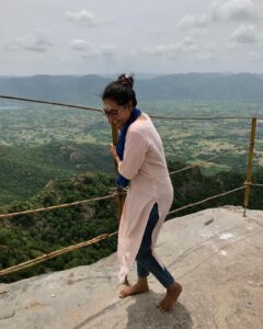 Pavithra Janani Instagram - Unplanned trips r the best ☺️❤️🧿

@tharsika_tharshi @barath_blze @deepakjithu @rbpixels_80d 
thanks for taking care of me guys 😉❤️

#parvathamalai🕉️🔱🐚 #divinevibes🔱 #tenthouse⛺ #yelagiridiaries #onspotshopping #roadsidefood #lovetotravel❤️ #bheemafalls #bestexperiences #positivevibesonly✨
