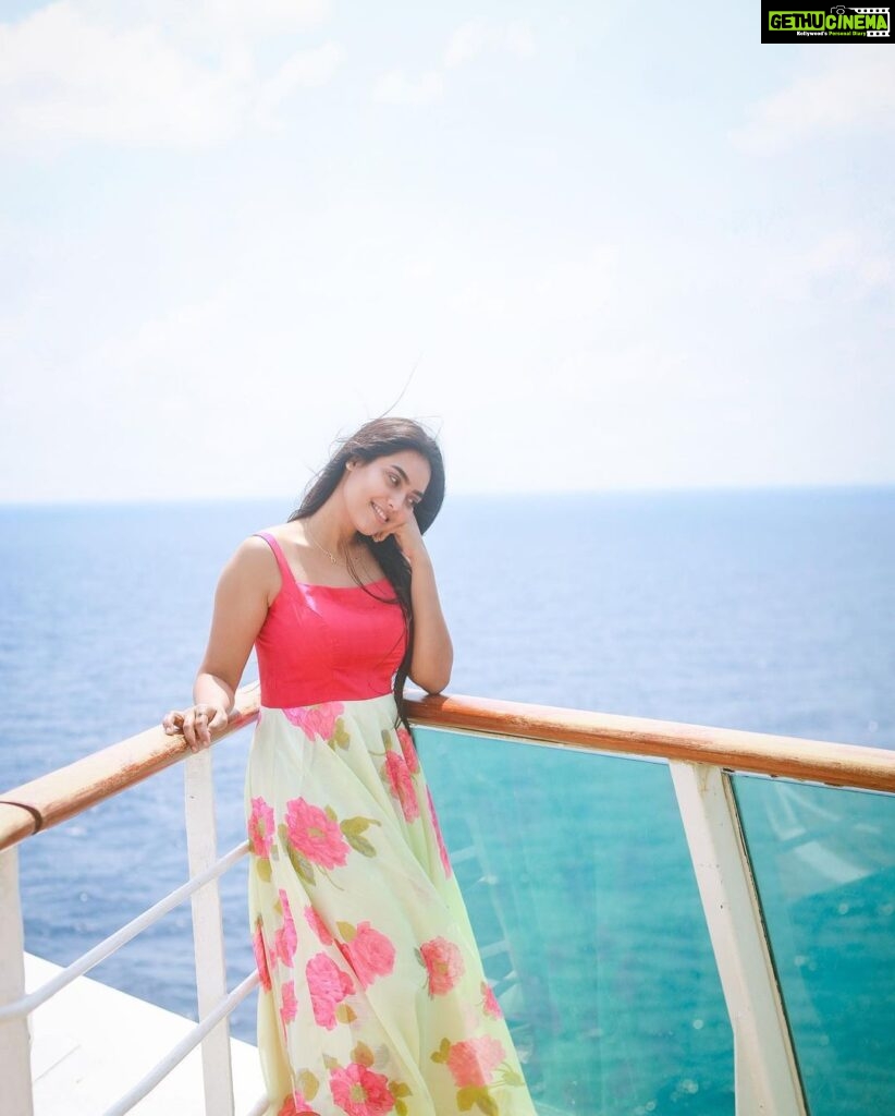 Pavithra Janani Instagram - ❤ @cordeliacruises Pc @bhoopalm_official #feelgoodplace☀ #peacefulmind #cruiseexperience #mvempress #cordeliacruises