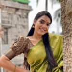 Pavithra Janani Instagram - Fashion has to reflect who you are , just wear what makes you happy .if you're happy it's a great outfit ,Six yard of sheer elegance makes me more comfortable. This saree is from @jessitrends Do check out for variety of collections with best customer service Pc @udhayakumar_u_k 😉❤️ Happy Tamil new year ❤️ #justsareevibes #swipeleftformorepics📸