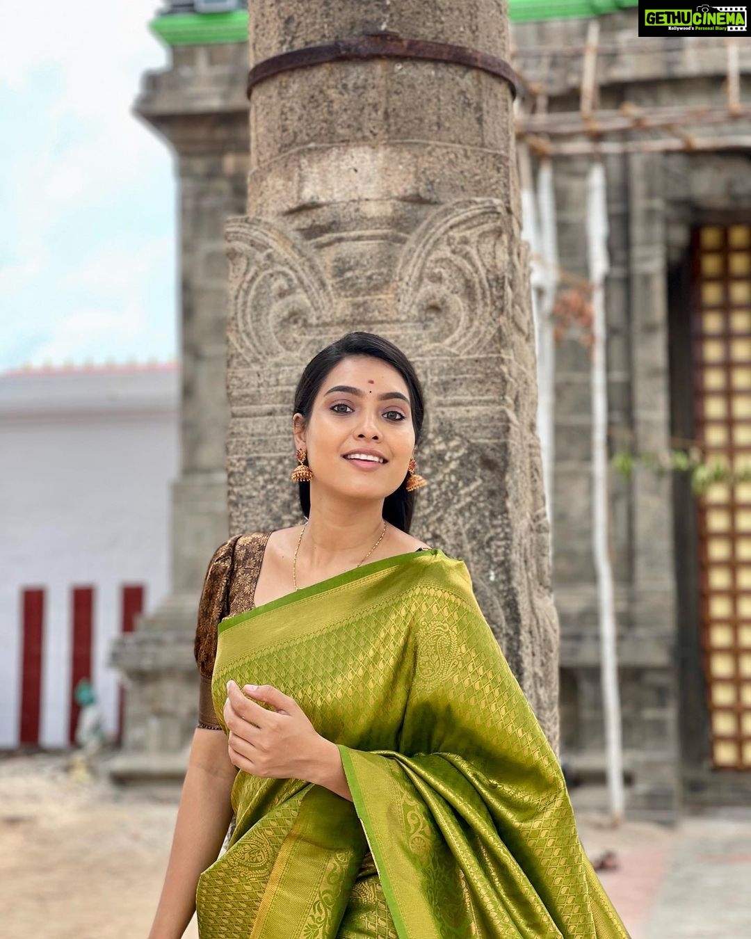 Pavithra Janani Instagram - Fashion has to reflect who you are , just wear what makes you happy .if you're happy it's a great outfit ,Six yard of sheer elegance makes me more comfortable. This saree is from @jessitrends Do check out for variety of collections with best customer service Pc @udhayakumar_u_k 😉❤️ Happy Tamil new year ❤️ #justsareevibes #swipeleftformorepics📸