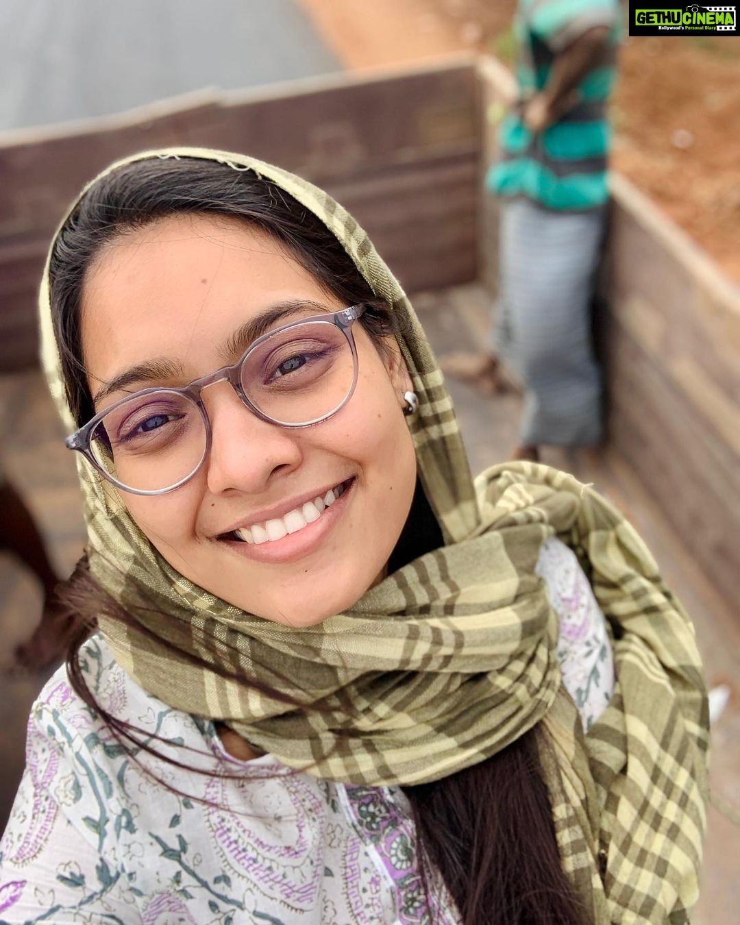 Pavithra Janani Instagram - #unplannedtrip #lastminutetrip Chennai to Madurai - private bus (nit 12clk) Madurai bus stop to Krishnan Kovil - townbus Krishnan Kovil to sethunaranayapuram - tipper lorry 🚛 😍 Sethunarayapuram to sathuragiri - shareauto Thank u for tolerating my tortures and being there for me always 😍😩😭@udhayakumar_u_k 🧿 Thank u @jack_mj7 so much fun with u thambi 🫰🏻 #anmegapayanam #memorabletrip😍 #swipeleft⬅️
