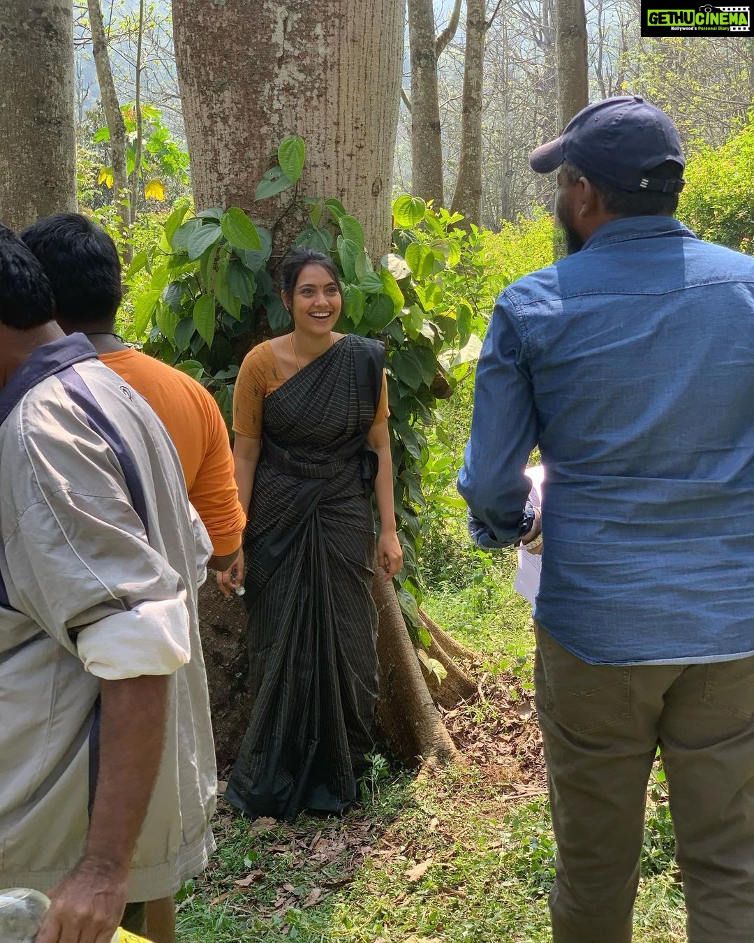 Pavithra Janani Instagram - #teamworkmakesthedreamwork #somuchoflearnings #hardworkneverfails #cherieshedmoments spl thanks to our dir sir @kabeez_dir cameraman sir @r.s.cinematographer and @vinothbabu_m choreographer @abinaya_satishkumar Big thanks to all our technicians ❤️ set anna,production anna,light man anna, costumer anna,@k.balajikrishna_official @haritharavi11 assistant directors Micheal,raja,Pushparaj #kodaikanaldiaries #thendralvanthuennaithodum #tvetshootspot