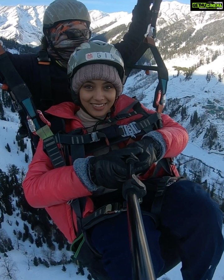 Pavithra Janani Instagram - Some firsts are special ,some are adventurous some give adrenaline rushes and some make u fall in love with the place First time I experienced all these at once!! To a special first ❤️ #manalidiaries #paragliding #slingshot #lovetodoadventure💫💥