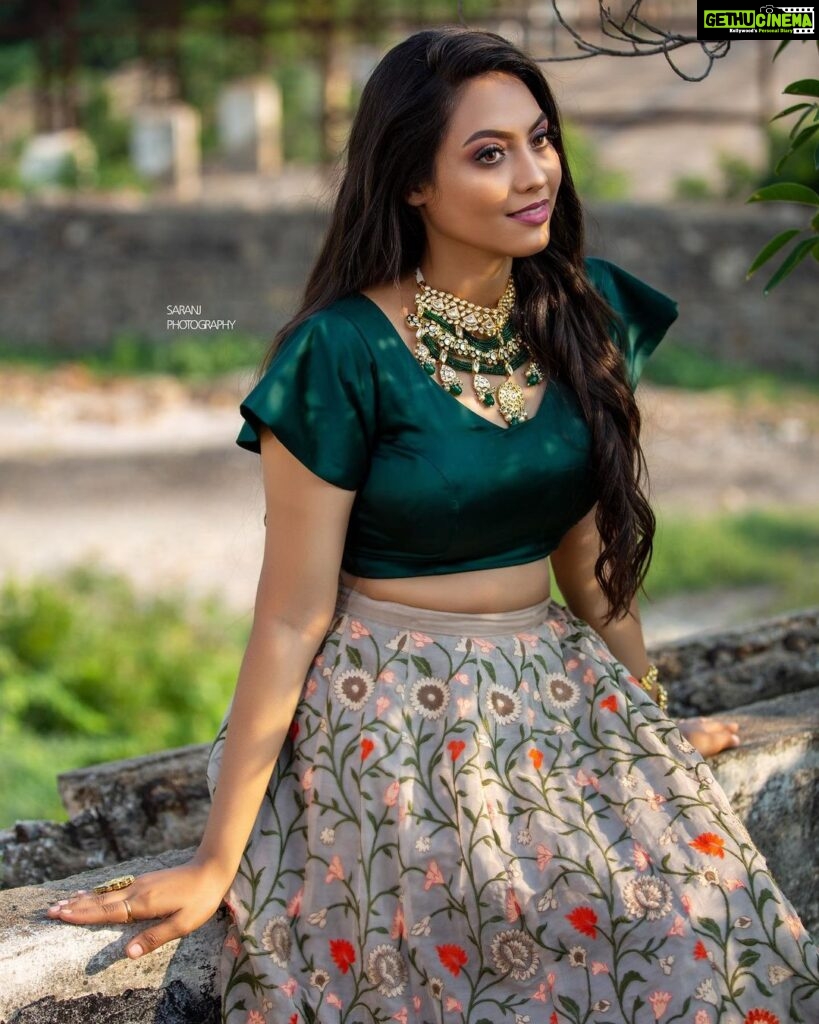 Pavithra Janani Instagram - Happy diwali ✨🪔💫 Outfit @thorkal_couture_official Mua @deepz_beautyjourney Hairstylist @aura_makeoverartistry Jewelleries @fineshinejewels Pc @saranjphotography