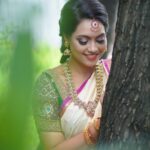 Pavithra Janani Instagram - Fate doesn’t care about ur plans ☺️ Mua @sukarmakeupartist Hairstylist @deepika_hairstyles Jewelleries @new_ideas_fashions Pc @dslr_wee Sareedrapist @style_ur_drape_with_gifty Outfit @ravikkai_selai Flowers @mayur_bridal_flower #keepsmiling😊💕💜