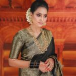 Pavithra Janani Instagram - 🖤 Mua @saranyamakeoverartistry Pc @studioc77 Jewelleries @littlefingers_bridal_jewellery Outfit @mokshe_rental_destination #photoshoot #oneofmyfavs #keepsmiling