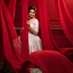 Pavithra Janani Instagram - At times I’m a mystery to myself 😉 #conceptsbygasudesingersstudio Concept & styling : @sugu_star costumes : @hemas_gasu_designers_studio @gasudesigners Make up : @uoonik_makeup_artistry photography : @alex_judeson Designers : @ramu_venkat87 @sugu_star #hemasgasudesignersstudio #gasudesignersstudio