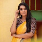 Pavithra Janani Instagram - 🌟 Hair & make-up : @makeoverbykalpana Photography : @studio_d_weddings Jewellery : @goldcopy1486 Costume : @shringartrends Styling : @poojaa_sayzz #pavithrajanani #photoshoot #yellowsaree