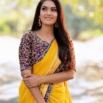 Pavithra Janani Instagram - 🌟 Hair & make-up : @makeoverbykalpana Photography : @studio_d_weddings Jewellery : @goldcopy1486 Costume : @shringartrends Styling : @poojaa_sayzz #pavithrajanani #photoshoot #yellowsaree