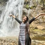 Pavithra Janani Instagram - Finally year end annmega payanam2022 With @tharsika_tharshi🫶🏻pc @barath_blze 😜 #kollihills⛰️ #agayagangaiwaterfalls #ettukai_amman_kovil #maasiperiyasaamitemple #trekking #onedaytrip #awesomeplaces #2022goals #travelawesome #blessed❤️ #thanksforeverything2022