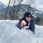 Pavithra Janani Instagram - My first trip to manali ❤️☃️❤️ #somuchfun #adventureactivities #cherishedforever #myveryfirsttrip #bucketlist #myfirstsnowexperience❄️⛄️❄️ @syamanthakiran thanks for tolerating my tortures🤪