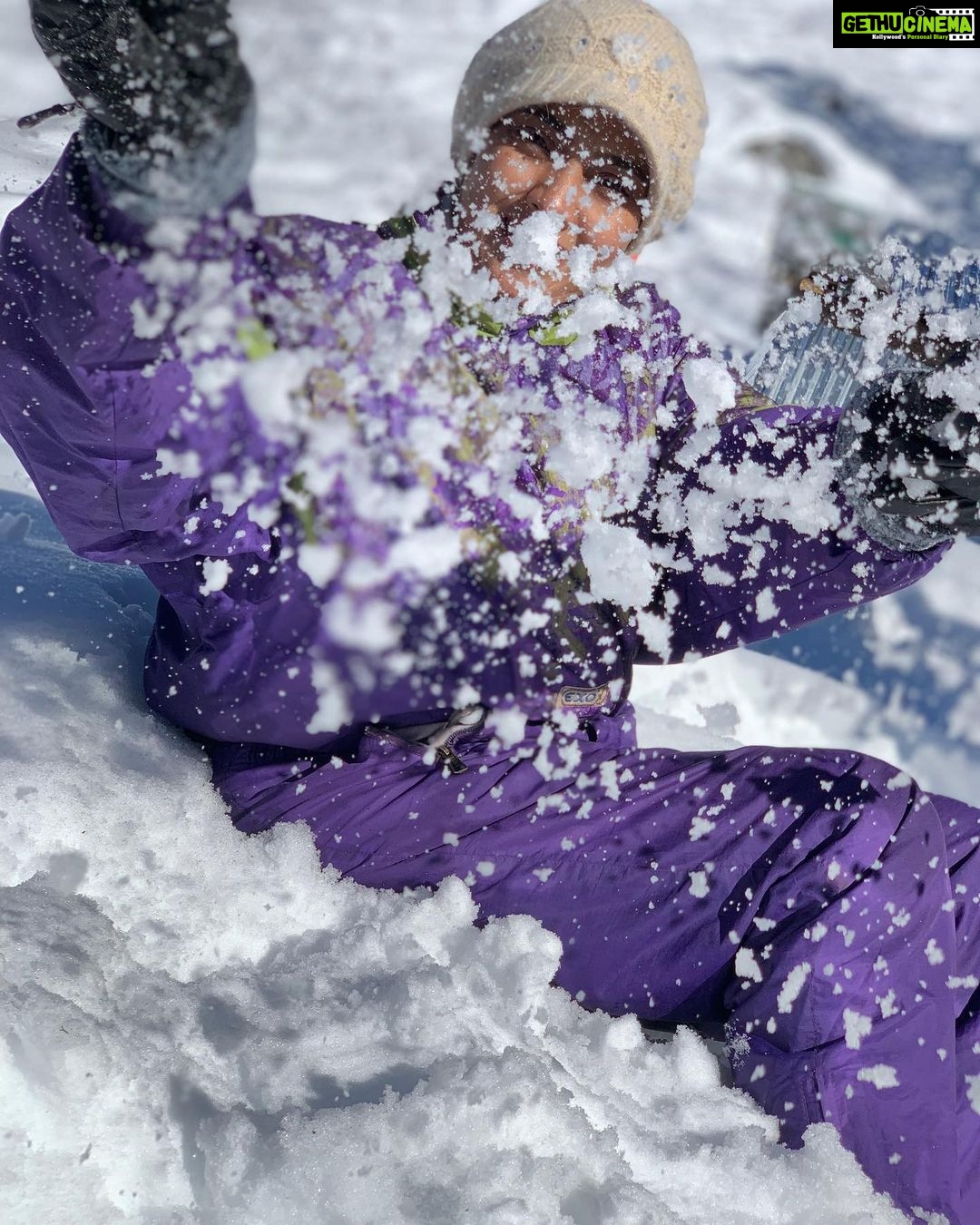 Pavithra Janani Instagram - My first trip to manali ❤️☃️❤️ #somuchfun #adventureactivities #cherishedforever #myveryfirsttrip #bucketlist #myfirstsnowexperience❄️⛄️❄️ @syamanthakiran thanks for tolerating my tortures🤪