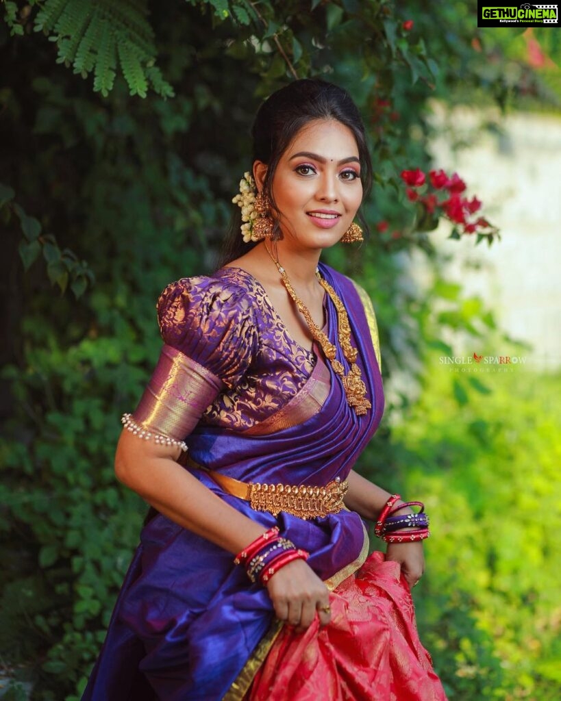 Pavithra Janani Instagram - Happy new year 2022❤ Mua @dharugovindmakeupartist Pc @single_sparrow_photography Jewelleries @vijis_onegram_rental_jewellery Bangles @pile_on_pearls___ #leststartagain ⭐