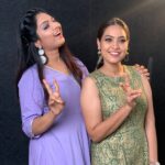 Pavithra Janani Instagram - Friends in real, foes in reel , which of this do u guys like?? 😍 🧿🧿🧿🧿 @vijaytelevision @pavithra.janani #tvet #thendralvanthuennaithodum #chitra #abhi #syamanthakiran #pavithrajanani