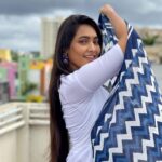 Pavithra Janani Instagram - 🤍 #onlycandids