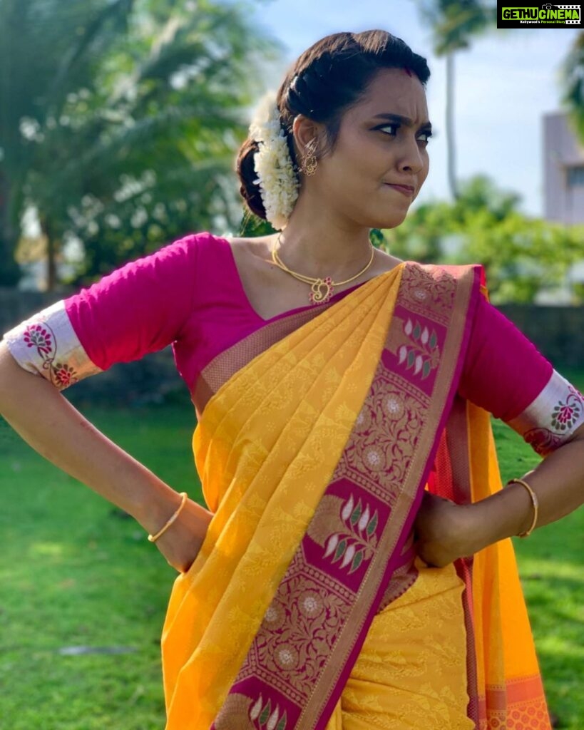 Pavithra Janani Instagram - ☺️ 😉 Saree @ashas_womens_collection