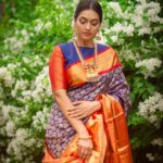 Pavithra Janani Instagram - The regal collection of authentic and vibrant Kanjivaram sarees from @kanchivmlsilks have left me in awe and the moment I laid my eyes on this beautiful drape I have fallen in love with its intricate details and vibrant hues.✨ Thank you @galoremedia.offl Saree @kanchivmlsilks Mua @essensemakeup Jewelleries @lumibellafashion Pc @dhiraviam_rajakumaran Link in bio #KanchiVMLSilks #Varamahalakshmisilks #SareeOfTheDay #Sareelove #sareefashion #sareecollection #sareesofinstagram #Kanchipattusaree #Kanchivaramsilks #pokeify #galoremedia