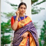 Pavithra Janani Instagram – The regal collection of authentic and vibrant Kanjivaram sarees from @kanchivmlsilks have left me in awe and the moment I laid my eyes on this beautiful drape I have fallen in love with its intricate details and vibrant hues.✨

Thank you @galoremedia.offl 

Saree @kanchivmlsilks 
Mua @essensemakeup 
Jewelleries @lumibellafashion 
Pc  @dhiraviam_rajakumaran 

Link in bio 

#KanchiVMLSilks #Varamahalakshmisilks #SareeOfTheDay #Sareelove #sareefashion #sareecollection #sareesofinstagram #Kanchipattusaree #Kanchivaramsilks #pokeify #galoremedia