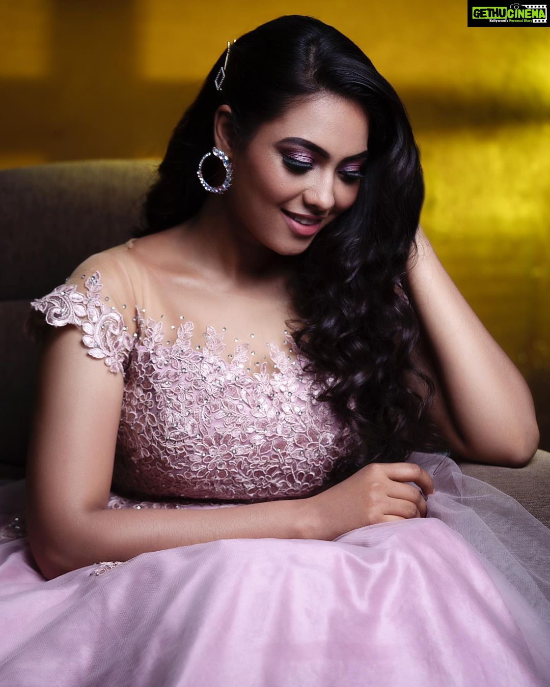 Pavithra Janani Instagram - !! Stay rooted to reach more heights ☺️———————————————————————————— All time fav 🥰 Makeup & hair @essensemakeup ———————————————————————————— Photography : @abineshjp @ak.ananth_photo ———————————————————————————— Outfit: @theeva.in 🥰 ————————————————————————————