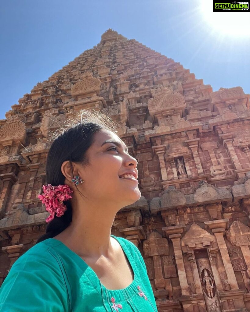 Pavithra Janani Instagram - தஞ்சாவூர் பெரியகோவில் 🌸 #oneofmybucketlist #tanjurbigtemple #selfprotrait Tanjore Brihadishvar Temple