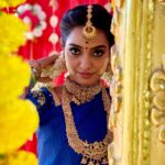 Pavithra Janani Instagram - Blue color concept @pavi_editzz Saree @ashas_womens_collection Blouse @yaradesigners Jewelleries @littlefingers_bridal_jewellery Hairstylist @haritharavi0711 Makeup the great 😜 @pavithra.janani 😉 Thank u so much everyone thanks a lot for ur constant support 😍 #malar #eeramaneyrojavey🌹