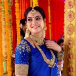 Pavithra Janani Instagram - Blue color concept @pavi_editzz Saree @ashas_womens_collection Blouse @yaradesigners Jewelleries @littlefingers_bridal_jewellery Hairstylist @haritharavi0711 Makeup the great 😜 @pavithra.janani 😉 Thank u so much everyone thanks a lot for ur constant support 😍 #malar #eeramaneyrojavey🌹