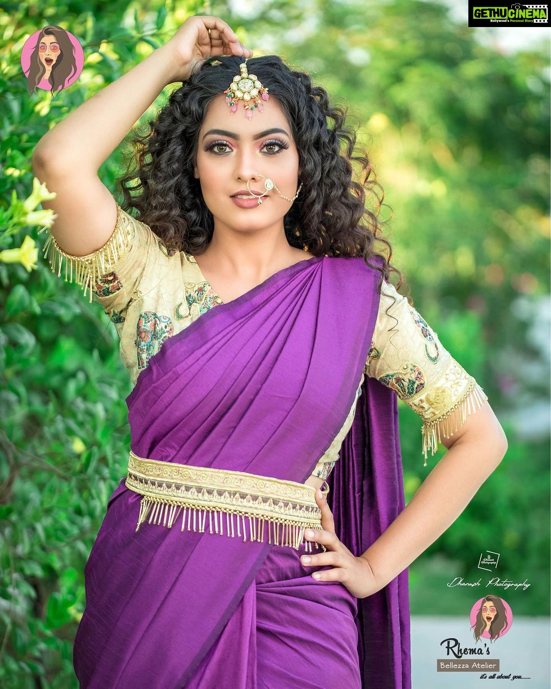 Pavithra Janani Instagram - I am simply myself with chopstick curls 😜 Shoot for : @rhemas_bellezza_atelier MUA: @rhemas_bellezza_atelier HAIRSTYLIST: @ratnamakeupartist WARDROBE COURTESY: @jyotishdhiwakar.vastramvesture JEWELLERY: @aarabridaljewels DOP: @dhanush__photography LOCATION: @ajgardens_ 😈